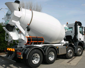 Béton prêt à l'emploi livré par camion toupie